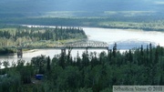 Pelly Crossing bridge, Fleuve Yukon vu de la Klondike Highway