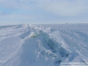 Point de contraction de la glace sur l'océan, juste à côté de la route... 