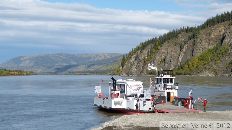 Bac de Dawson City sur le fleuve Yukon, Yukon, Canada