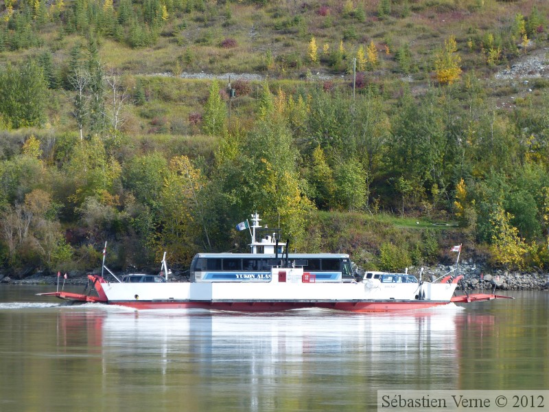 Bac de Dawson City sur le fleuve Yukon, Yukon, Canada